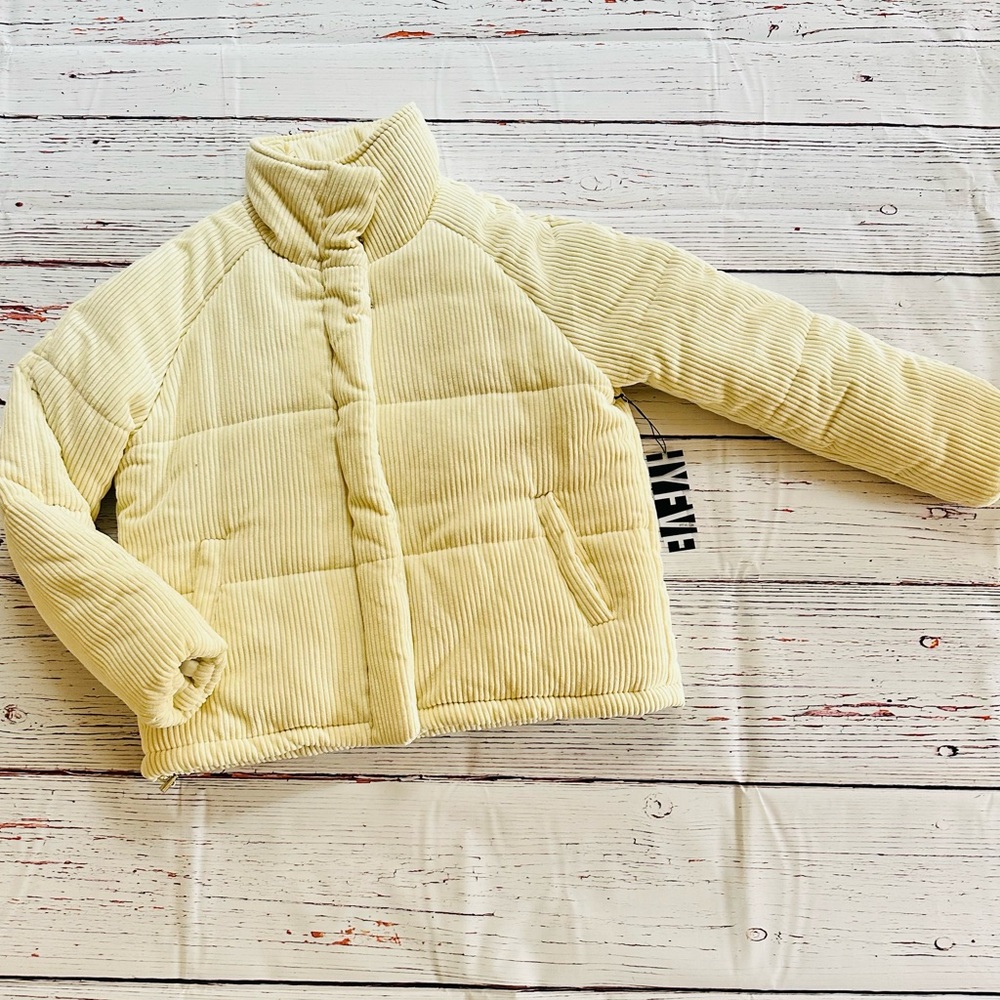 Women’s Corduroy puffer jacket!!